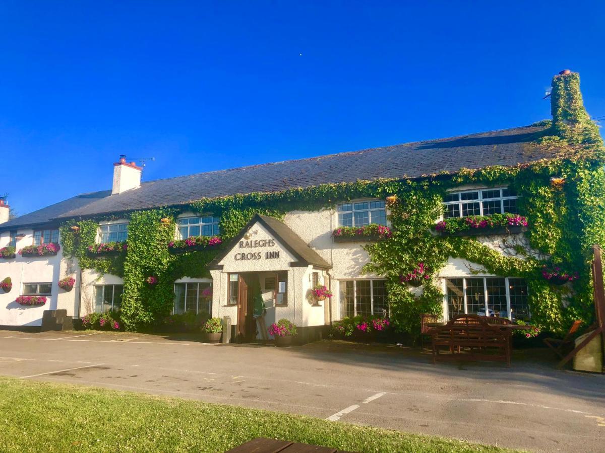 Raleghs Cross Inn Clatworthy 外观 照片