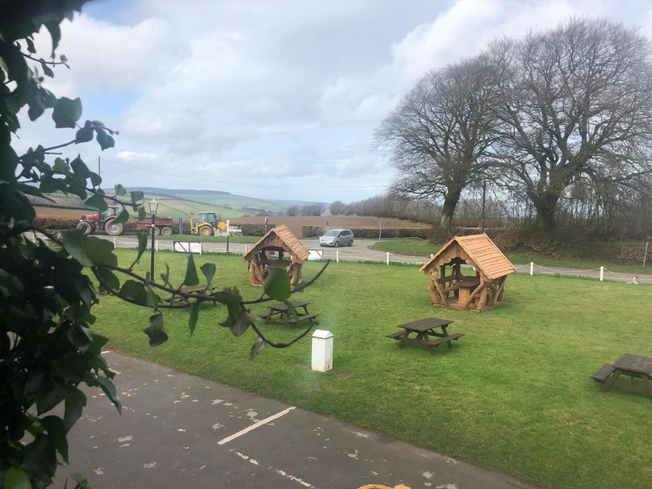 Raleghs Cross Inn Clatworthy 外观 照片